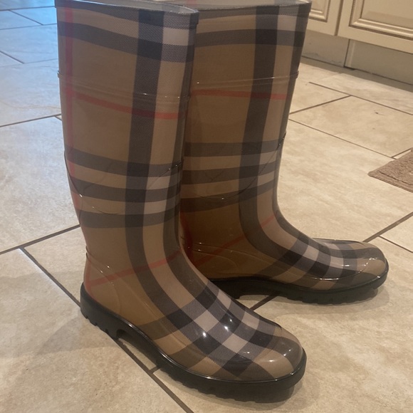 Burberry rain boots size 41 - Picture 2 of 2